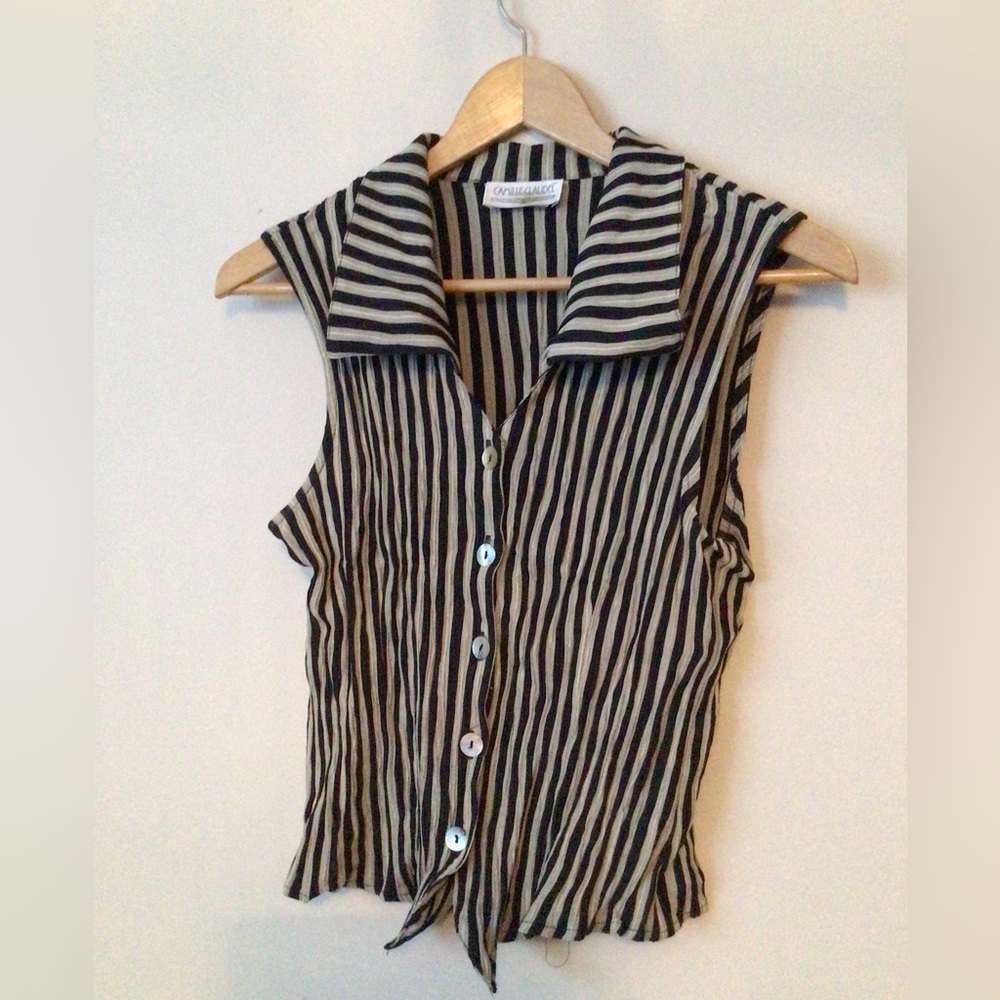 Camille Claudel woman’s sleeveless blouse. Size extra small.